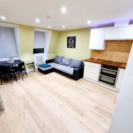 Stylish London Apartment With Terrace & Parking Eksteriør billede