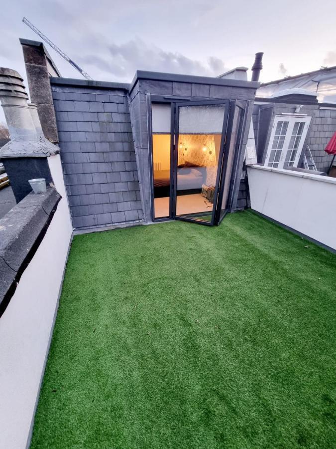 Stylish London Apartment With Terrace & Parking Eksteriør billede
