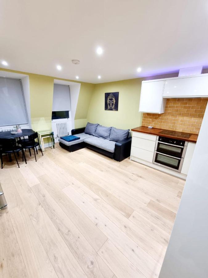 Stylish London Apartment With Terrace & Parking Eksteriør billede