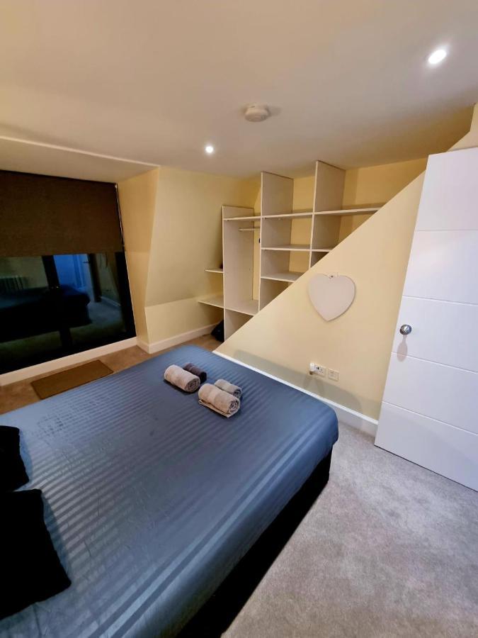 Stylish London Apartment With Terrace & Parking Eksteriør billede